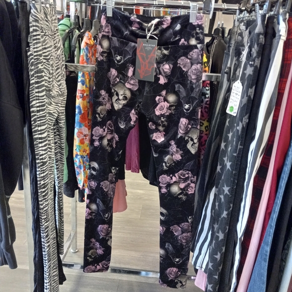 Killstar gorgeous super soft gothic femme crushed velvet dark floral leggings - Picture 5 of 7